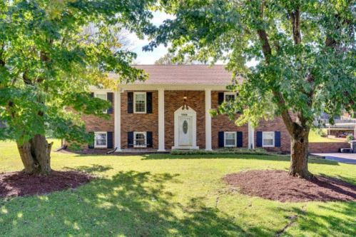 1302 Jewell Dr, Columbia, TN 38401-5312
