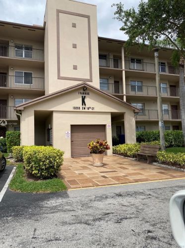 13255 16th Ct, Hollywood FL  33027-2430 exterior