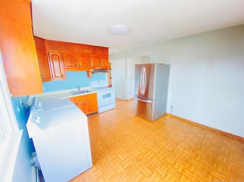 719 Queen St, Bridgeport CT  06606-3379 exterior