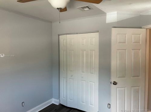 524 208 Dr, Hollywood FL 33029-2198 exterior