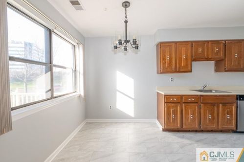 109 Sharon Garden Ct, Woodbridge NJ  07095-4308 exterior