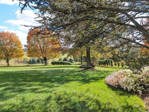 4438 Bachman Dr, Schnecksville PA  18078-2246 exterior