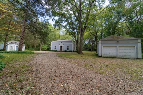 5 Father Peters Ln, New Canaan CT  06840-2215 exterior