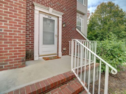 558 Great Beds Ct, Perth Amboy NJ  08861-5202 exterior
