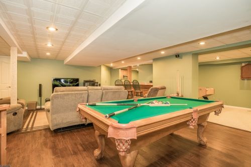 12 Country Meadow Rd, Hackettstown NJ  07840-5205 exterior