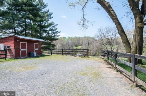 20557 Gleedsville Rd, Leesburg VA 20175-6532 exterior