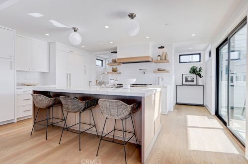 413 Bayview Dr, Manhattan Beach CA  90266-5717 exterior