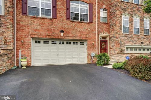 3186 Woods Edge Dr, Boothwyn, PA 19060-6859