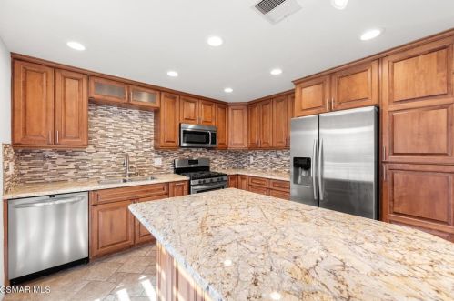 840 Beachnut Ave, Simi Valley CA  93065-5278 exterior