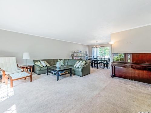 186 Hazelwood Dr, Westbury, NY 11590-1212