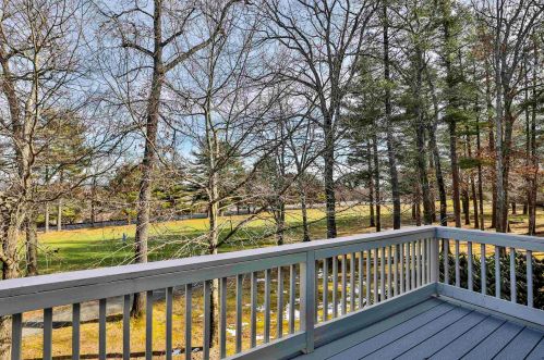 33 Hawthorne Vlg Rd, Nashua NH 03062-2274 exterior