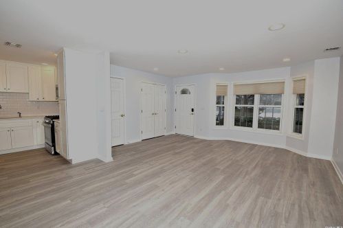 859 Verona Dr, Huntington Station, NY 11747-5207
