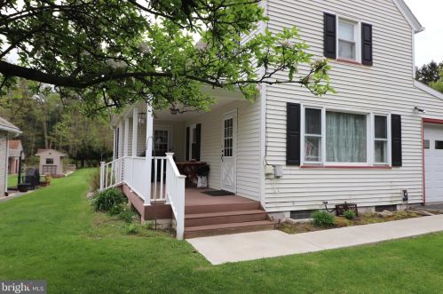 3915 Fireline Rd, Palmerton, PA 18071-5740