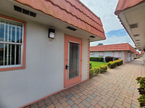 58 Seville C, Delray Beach FL  33446-2107 exterior