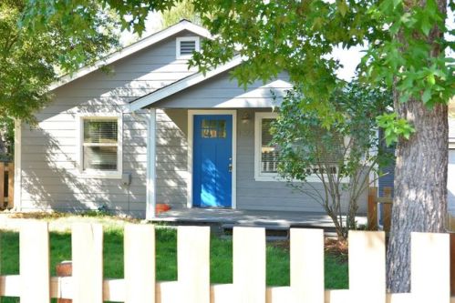 1277 Iowa St, Ashland, OR 97520-2263