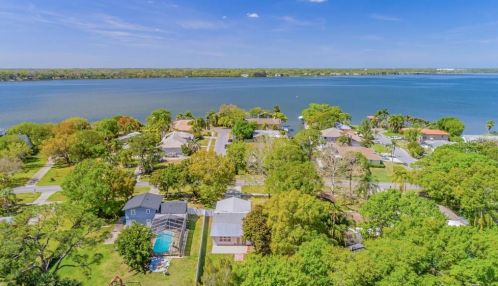 707 Shore Dr, Oldsmar FL  34677-4305 exterior