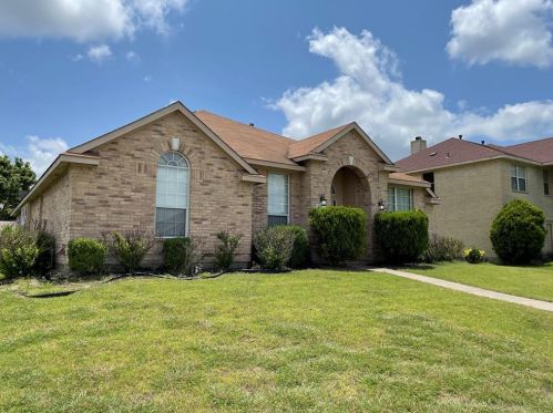 231 Trees Dr, Cedar Hill TX  75104-1200 exterior
