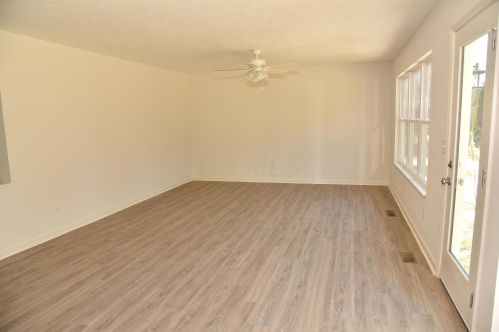 129 Barry Knoll Dr, Pataskala, OH 43062-7347