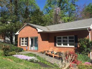 1927 Angelo St, Winston Salem, NC 27104-3117