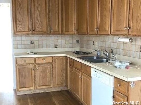 11 Sagaponack Ct, Panamoka NY  11961-1654 exterior