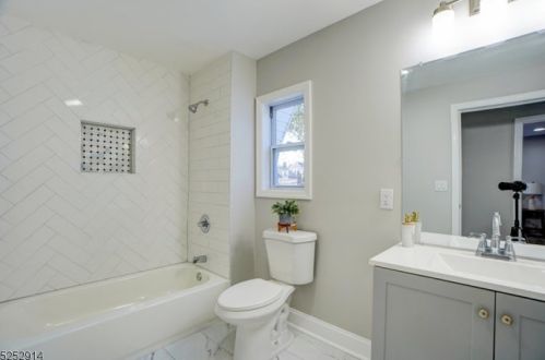 108 Ampere Pkwy, East Orange NJ  07017-5429 exterior