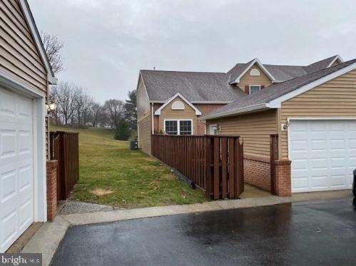 1350 Yorkshire Pl, West Enola, PA 17025-2746
