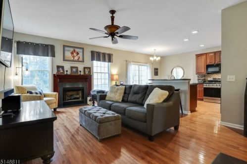 57 La Costa Dr, Annandale NJ  08801-1664 exterior