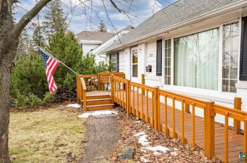 2525 4th St, Duluth, MN 55812-1435