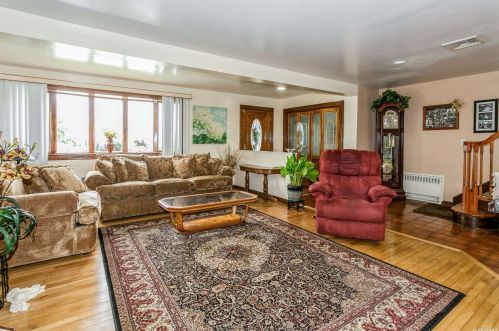 225 Elizabeth St, Far Rockaway, NY 11096-2201