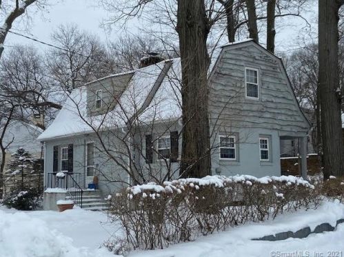 39 Norland Ave, Bridgeport, CT 06606-2852