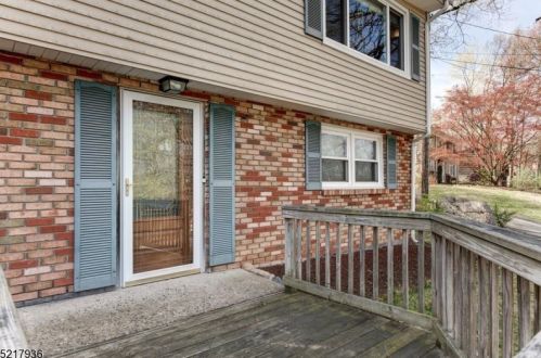 24 Serpentine Rd, Skyline Lakes NJ  07456-2521 exterior