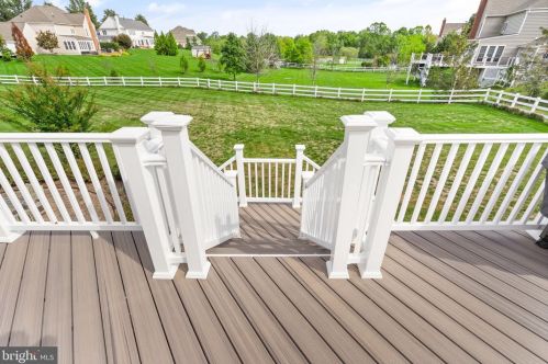 20906 Mcintosh Pl, Leesburg VA  20175-6372 exterior