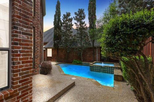 3225 Heatherbrook Ln, Richardson, TX 75082-2695