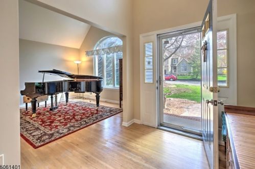 16 Steeple Chase Ct, Bedminster, NJ 07921-1638