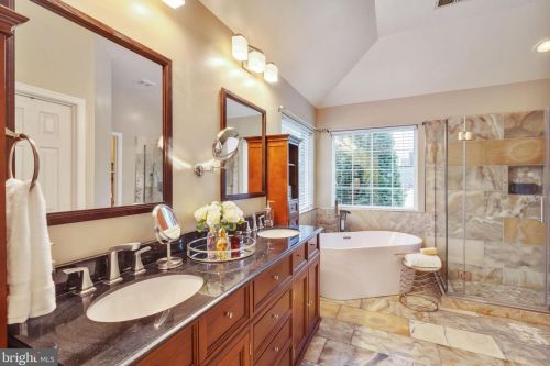 8701 Lords View Loop, Gainesville VA  20155-5806 exterior