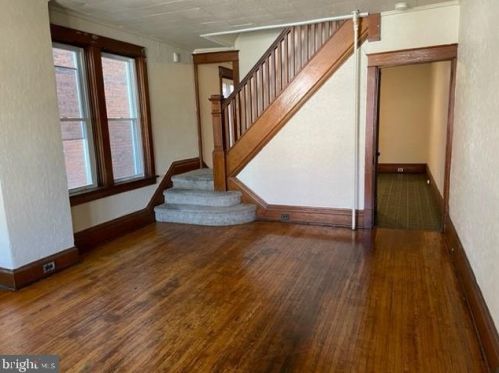 2606 Lexington St, Harrisburg, PA 17110-2625