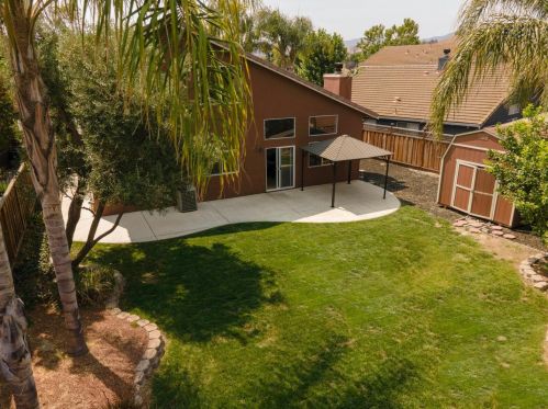 1550 Foxwood St, Hollister CA  95023-8048 exterior