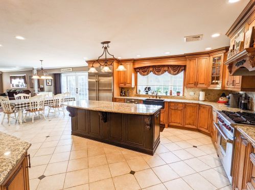 16 Lodge Ln, Miller Place NY  11764-1912 exterior