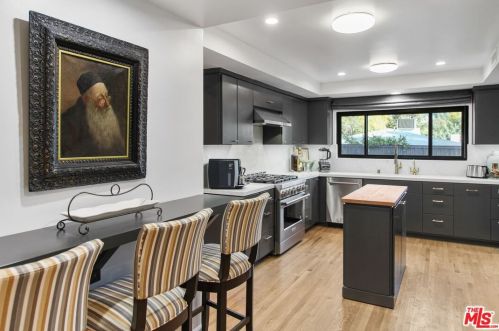 3584 Sepulveda, Van Nuys CA 91402-4305 exterior