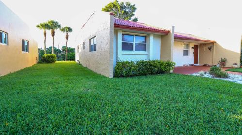 107 Lake Anne Dr, West Palm Beach, FL 33411-2135