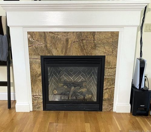 6 Arrowhead Trl, Waterford, CT 06385-1548