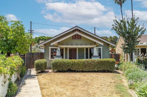 807 Orizaba Ave, Long Beach, CA 90804-4945