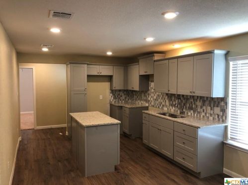 223 Shelby St, Seguin, TX 78155-6513