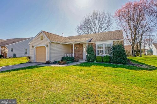 29 Stewart Ln, West Deptford, NJ 08096-6726