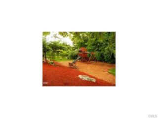 2005 Eaton Ct, Danbury CT  06811-4057 exterior