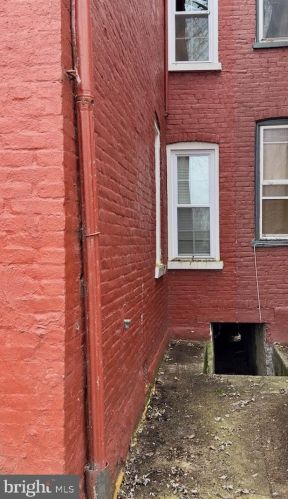 565 Pershing Ave, Lancaster PA  17602-4369 exterior