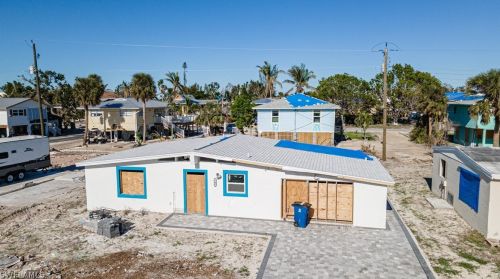 143 Hibiscus Dr, Fort Myers Beach, FL 33931-3831