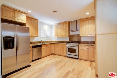 14405 Magnolia Blvd, Van Nuys, CA 91423-1015