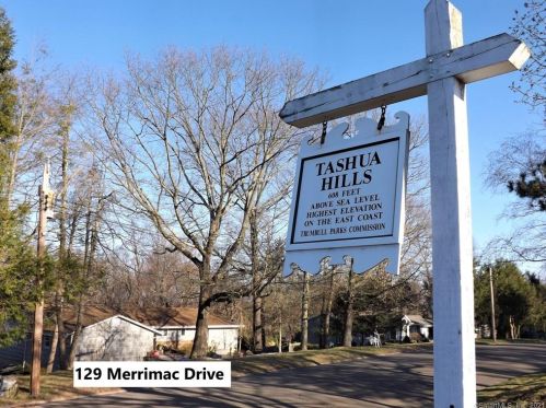 129 Merrimac Dr, Bridgeport CT  06611-1741 exterior