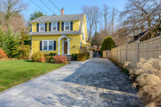 14 Prospect Rd, Center Port, NY 11721-1130
